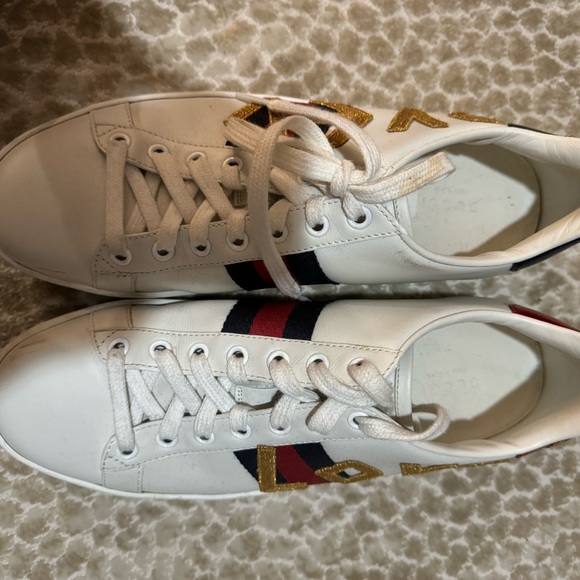White Gucci Sneakers with Gold and Red-Blue Stripes - Picture 1 of 3